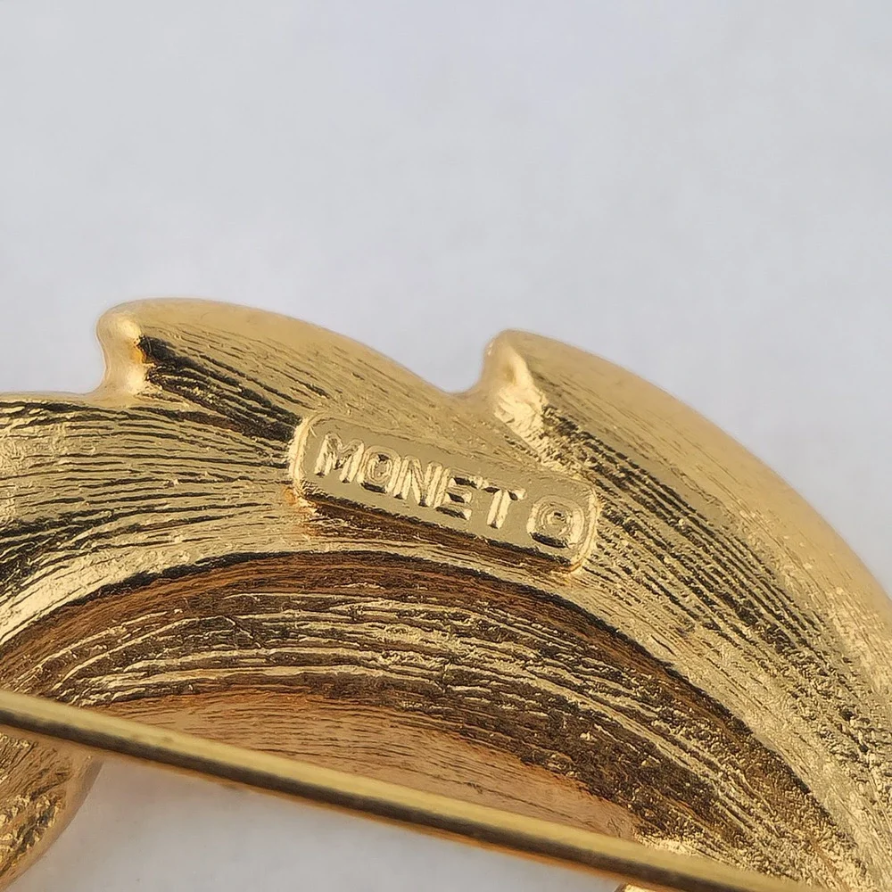Monet Vintage Gold Tone Swirl Leaf Brooch Textured Brushed Botanical Pin‎